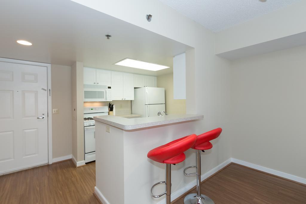 Pentagon City Luxury Apartment アーリントン エクステリア 写真